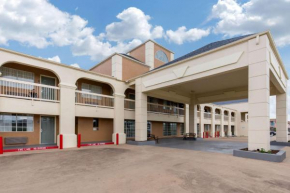 Гостиница Quality Inn Clute Freeport  Клат